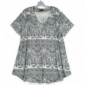 U. Vomade Womens Size 2X Tunic Top Black White Paisley Print Short Sleeve V Neck